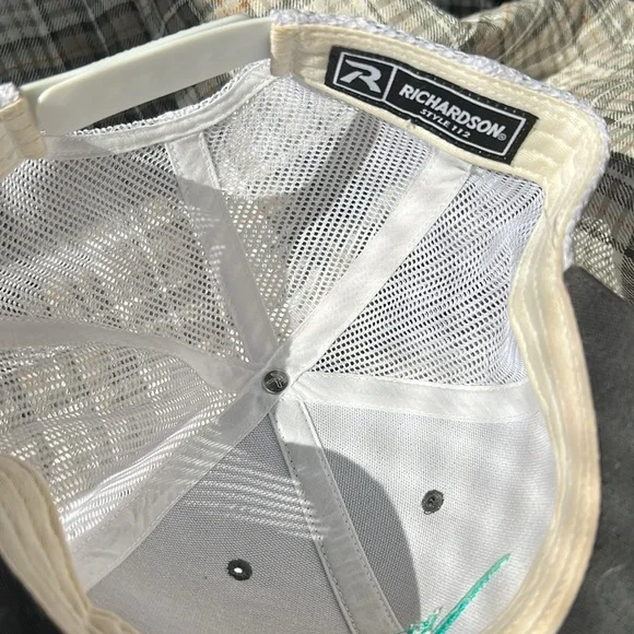 Grey and Teal Trucker Hat with turquoise skull - Picture 5 of 9